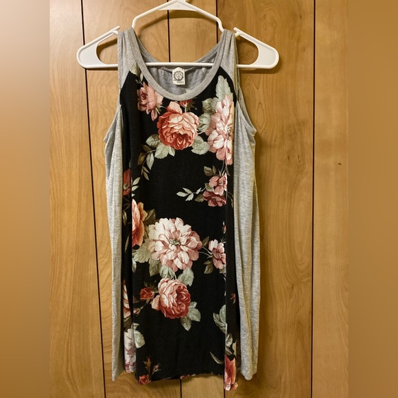 clothes for sale !! - Picture 1 of 1